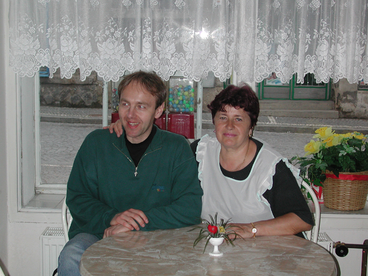 Ondroj and Jana in shop 2.jpg 400.8K